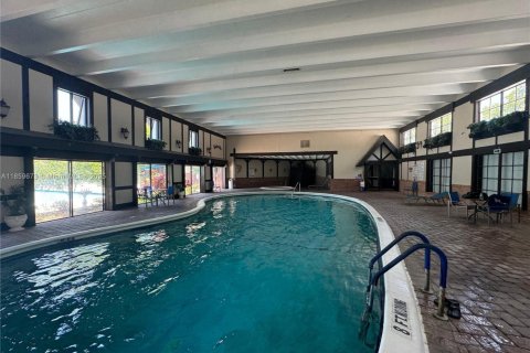 Condo in Lauderhill, Florida, 1 bedroom  № 1961650 - photo 14