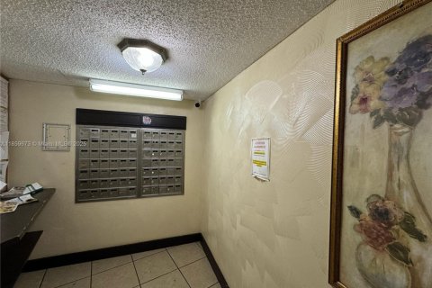 Condo in Lauderhill, Florida, 1 bedroom  № 1961650 - photo 28