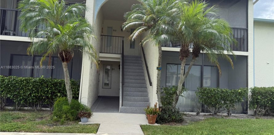 Condominio en West Palm Beach, Florida, 2 dormitorios № 1932372