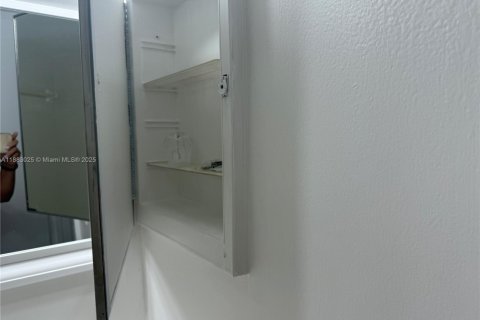 Copropriété à louer à West Palm Beach, Floride: 2 chambres, 102.75 m2 № 1932372 - photo 16