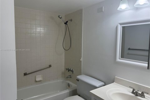 Copropriété à louer à West Palm Beach, Floride: 2 chambres, 102.75 m2 № 1932372 - photo 17