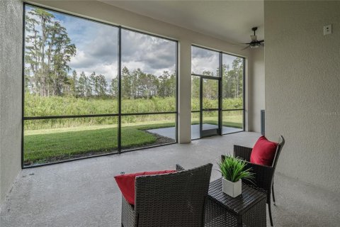 House in Land O' Lakes, Florida 2 bedrooms, 193.89 sq.m. № 1901950 - photo 2