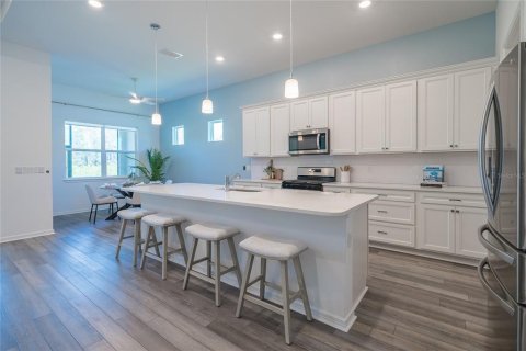 House in Land O' Lakes, Florida 2 bedrooms, 193.89 sq.m. № 1901950 - photo 4