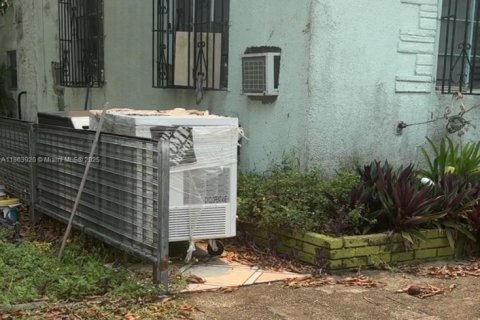 Casa en venta en Miami, Florida, 2 dormitorios, 67.35 m2 № 1891755 - foto 1