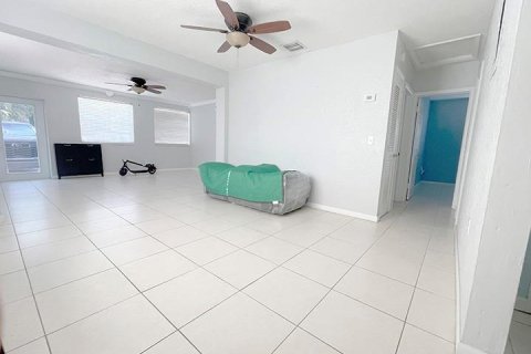 House in Fort Lauderdale, Florida 4 bedrooms, 171.59 sq.m. № 2250963 - photo 7