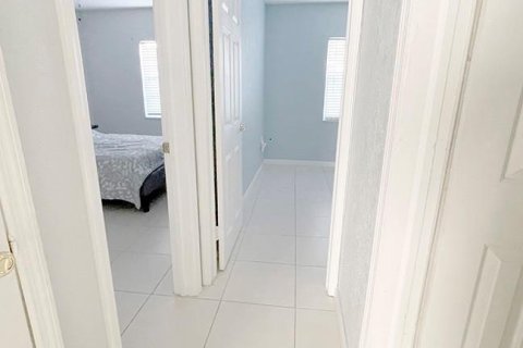 House in Fort Lauderdale, Florida 4 bedrooms, 171.59 sq.m. № 2250963 - photo 9