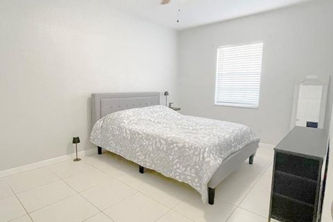 House in Fort Lauderdale, Florida 4 bedrooms, 171.59 sq.m. № 2250963 - photo 11