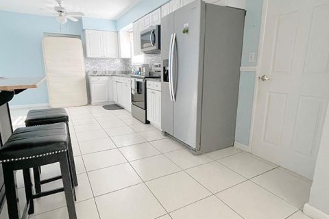 House in Fort Lauderdale, Florida 4 bedrooms, 171.59 sq.m. № 2250963 - photo 16