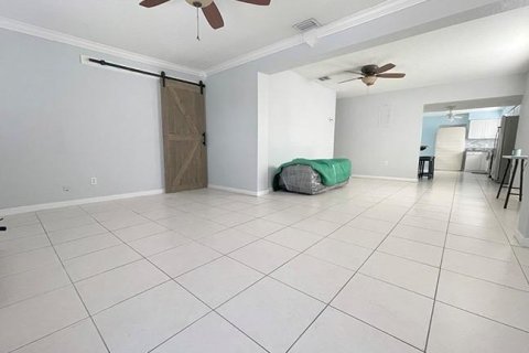 House in Fort Lauderdale, Florida 4 bedrooms, 171.59 sq.m. № 2250963 - photo 8