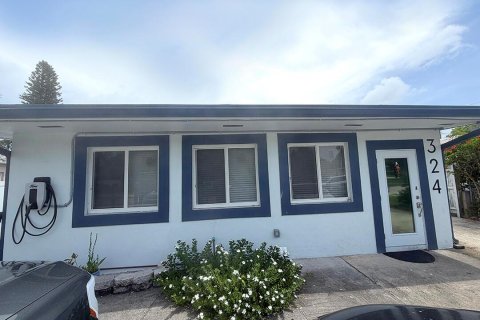 House in Fort Lauderdale, Florida 4 bedrooms, 171.59 sq.m. № 2250963