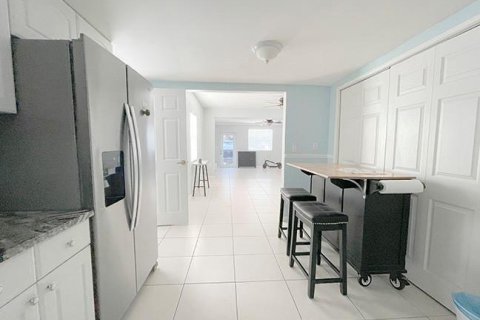 House in Fort Lauderdale, Florida 4 bedrooms, 171.59 sq.m. № 2250963 - photo 17