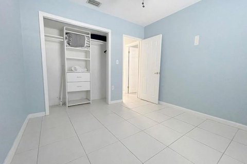 House in Fort Lauderdale, Florida 4 bedrooms, 171.59 sq.m. № 2250963 - photo 15