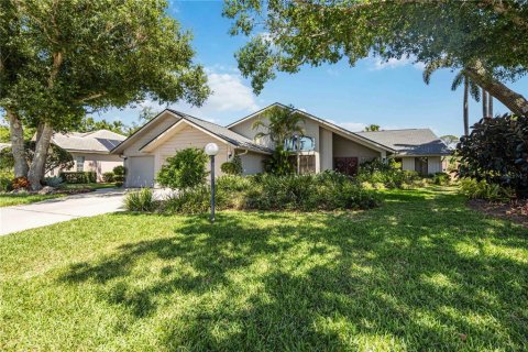 Villa ou maison à vendre à Sarasota, Floride: 3 chambres, 247.03 m2 № 1662304 - photo 2