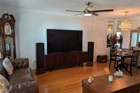 Adosado en venta en Ocala, Florida, 2 dormitorios, 177.26 m2 № 2097271 - foto 12