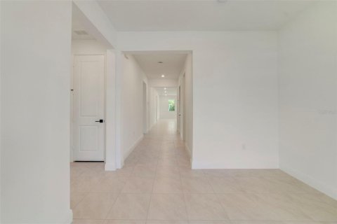 House in Apopka, Florida 4 bedrooms, 256.78 sq.m. № 1629631 - photo 12