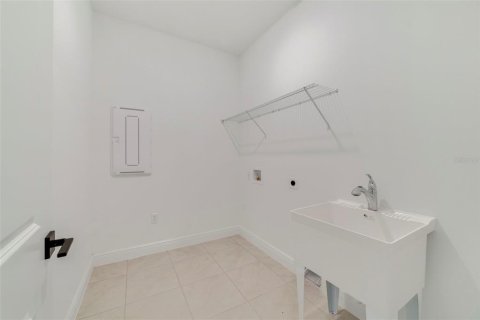 House in Apopka, Florida 4 bedrooms, 256.78 sq.m. № 1629631 - photo 20