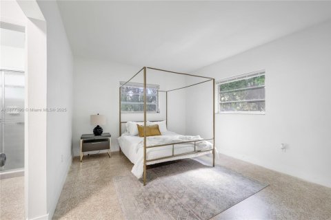 Casa en alquiler en Miami, Florida, 3 dormitorios, 188.31 m2 № 1980812 - foto 11