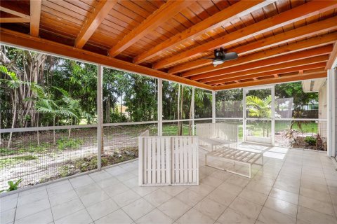 Casa en alquiler en Miami, Florida, 3 dormitorios, 188.31 m2 № 1980812 - foto 7