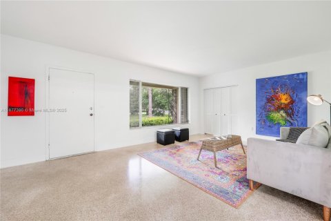 Casa en alquiler en Miami, Florida, 3 dormitorios, 188.31 m2 № 1980812 - foto 3