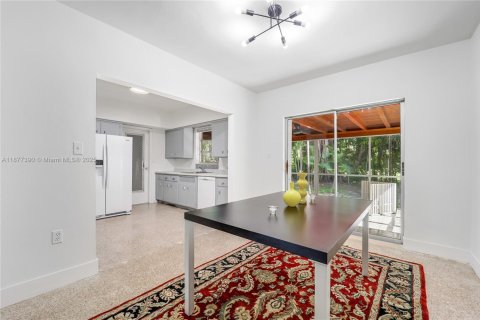 Casa en alquiler en Miami, Florida, 3 dormitorios, 188.31 m2 № 1980812 - foto 6