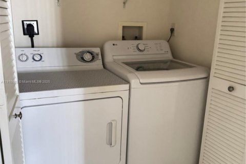 Copropriété à louer à Aventura, Floride: 1 chambre, 79.9 m2 № 2016352 - photo 13