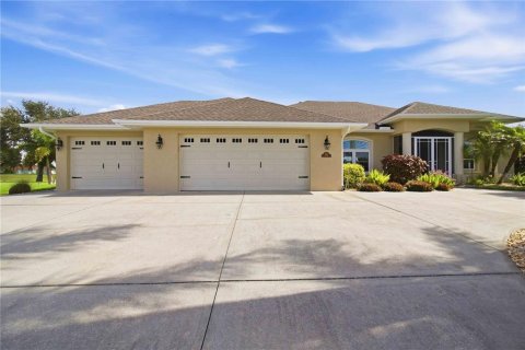 House in Rotonda, Florida 3 bedrooms, 220.18 sq.m. № 2393674