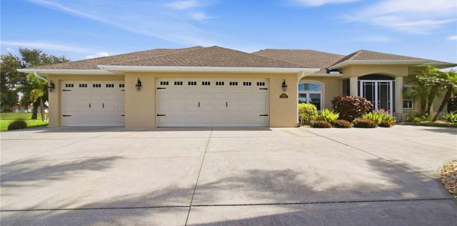 House in Rotonda, Florida 3 bedrooms, 220.18 sq.m. № 2393674