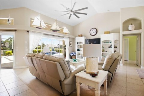 House in Rotonda, Florida 3 bedrooms, 220.18 sq.m. № 2393674 - photo 11