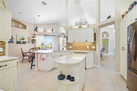 House in Rotonda, Florida 3 bedrooms, 220.18 sq.m. № 2393674 - photo 21