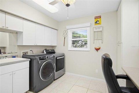 House in Rotonda, Florida 3 bedrooms, 220.18 sq.m. № 2393674 - photo 28