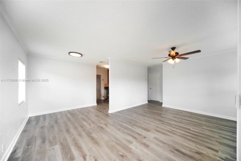House in West Palm Beach, Florida 3 bedrooms № 2077011 - photo 2