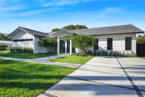 Casa en venta en Palmetto Bay, Florida, 5 dormitorios, 232.44 m2 № 1692383 - foto 2