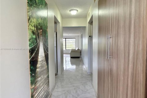 Купить кондоминиум в Плантация, Флорида 2 спальни, 88.44м2, № 1827462 - фото 17