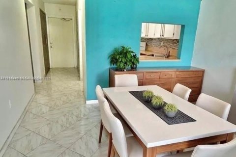 Купить кондоминиум в Плантация, Флорида 2 спальни, 88.44м2, № 1827462 - фото 2