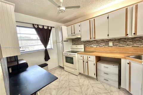 Купить кондоминиум в Плантация, Флорида 2 спальни, 88.44м2, № 1827462 - фото 6