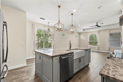Casa en venta en Orlando, Florida, 4 dormitorios, 285.86 m2 № 1918058 - foto 8