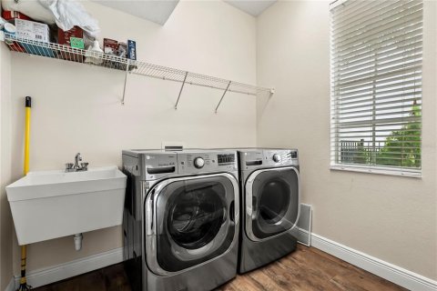 Casa en venta en Orlando, Florida, 4 dormitorios, 285.86 m2 № 1918058 - foto 15