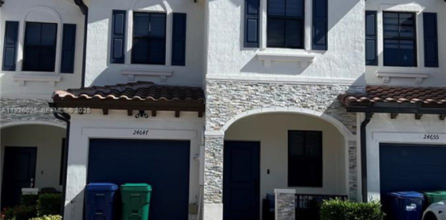 Adosado en Homestead, Florida 3 dormitorios, 157.47 m2 № 1986646