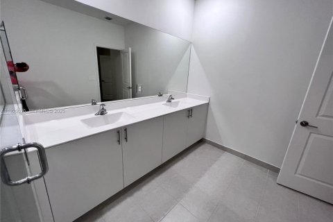 Adosado en venta en Homestead, Florida, 3 dormitorios, 157.47 m2 № 1986646 - foto 5