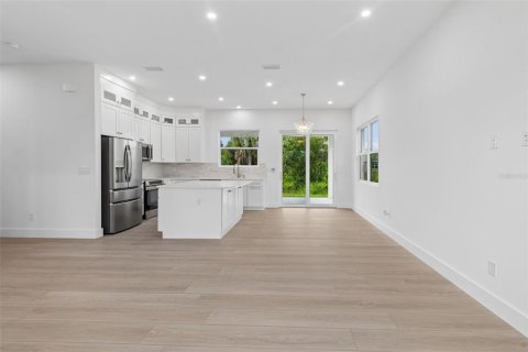 Casa en venta en North Port, Florida, 3 dormitorios, 147.25 m2 № 2167006 - foto 4