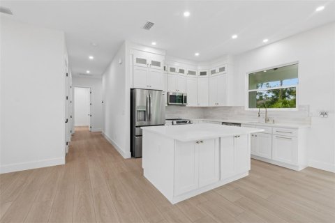 Casa en venta en North Port, Florida, 3 dormitorios, 147.25 m2 № 2167006 - foto 11