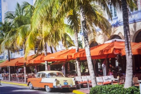Condominio en Miami Beach, Florida, 1 dormitorio  № 2042763
