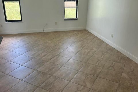 House in Port St. Lucie, Florida 3 bedrooms, 168.25 sq.m. № 2172815 - photo 9
