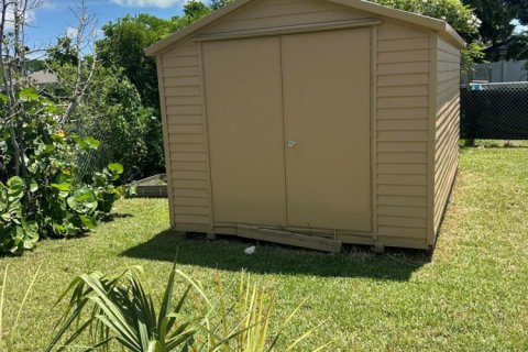 House in Port St. Lucie, Florida 3 bedrooms, 168.25 sq.m. № 2172815 - photo 25