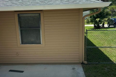 House in Port St. Lucie, Florida 3 bedrooms, 168.25 sq.m. № 2172815 - photo 23