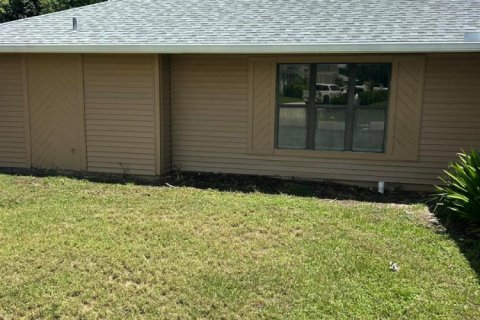 House in Port St. Lucie, Florida 3 bedrooms, 168.25 sq.m. № 2172815 - photo 16