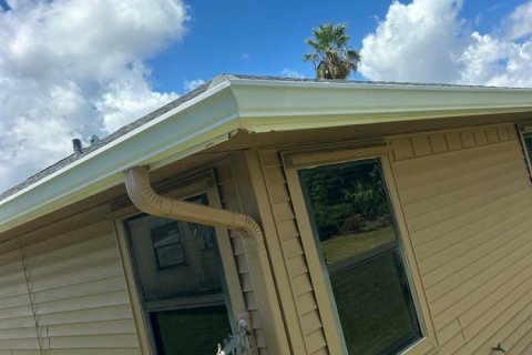 House in Port St. Lucie, Florida 3 bedrooms, 168.25 sq.m. № 2172815 - photo 19