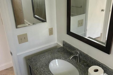 House in Port St. Lucie, Florida 3 bedrooms, 168.25 sq.m. № 2172815 - photo 14