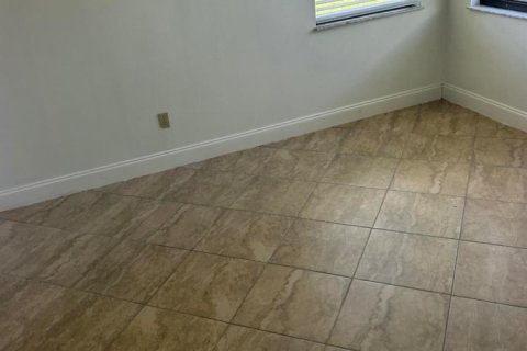 House in Port St. Lucie, Florida 3 bedrooms, 168.25 sq.m. № 2172815 - photo 11