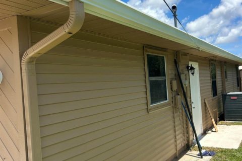 House in Port St. Lucie, Florida 3 bedrooms, 168.25 sq.m. № 2172815 - photo 18